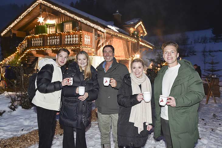 Didi Maier (Starkoch, Sohn Johanna Maier), Lilly zu Sayn Wittgenstein, Ralf Zacherl (TV Koch) Nathan Wehrmann (Sohn Giulia Siegel), Nele Ludowig Roeffen (Tochter Frauke Ludowig), Thomas Witzany (Gastgeber), Viola Matth&auml;us (Tochter von Lothar Matth&auml;us und Sylvia), Joel Beckenbauer (Sohn Franz Beckenbauer) &copy;